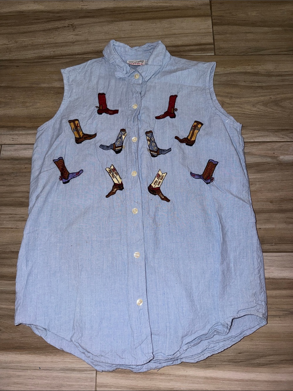 Sleeveless Light Blue Button-Up Tank Top Western cowboy Boot Embroidery small